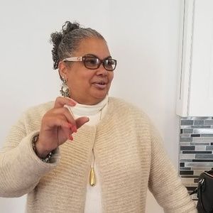 Meet your Posher, Deborah